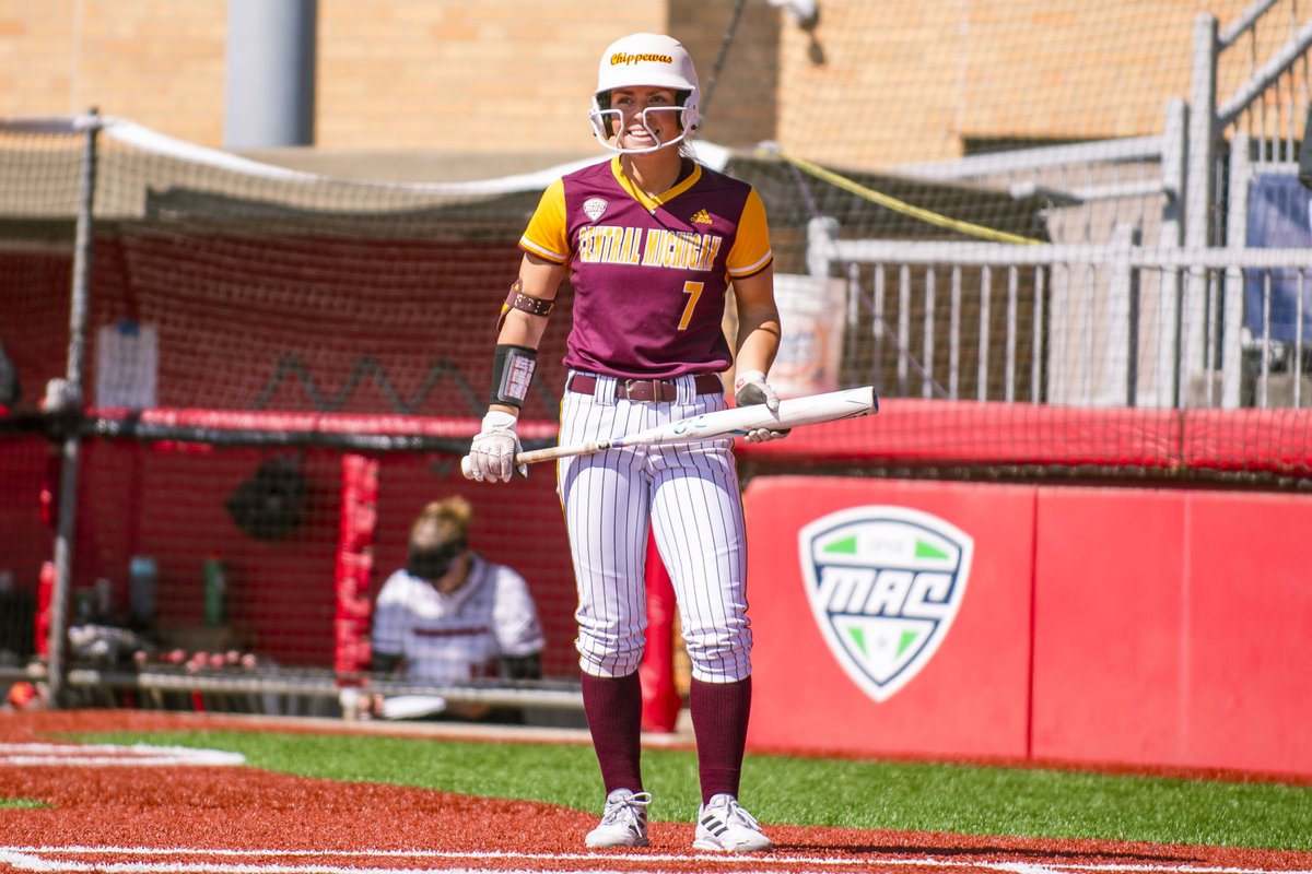 CMUSoftball's tweet image. So many smiles, so much love, so much passion. 

Chippewa Softball is special &amp;amp; will always be full of special people 🤟❤️‍🔥