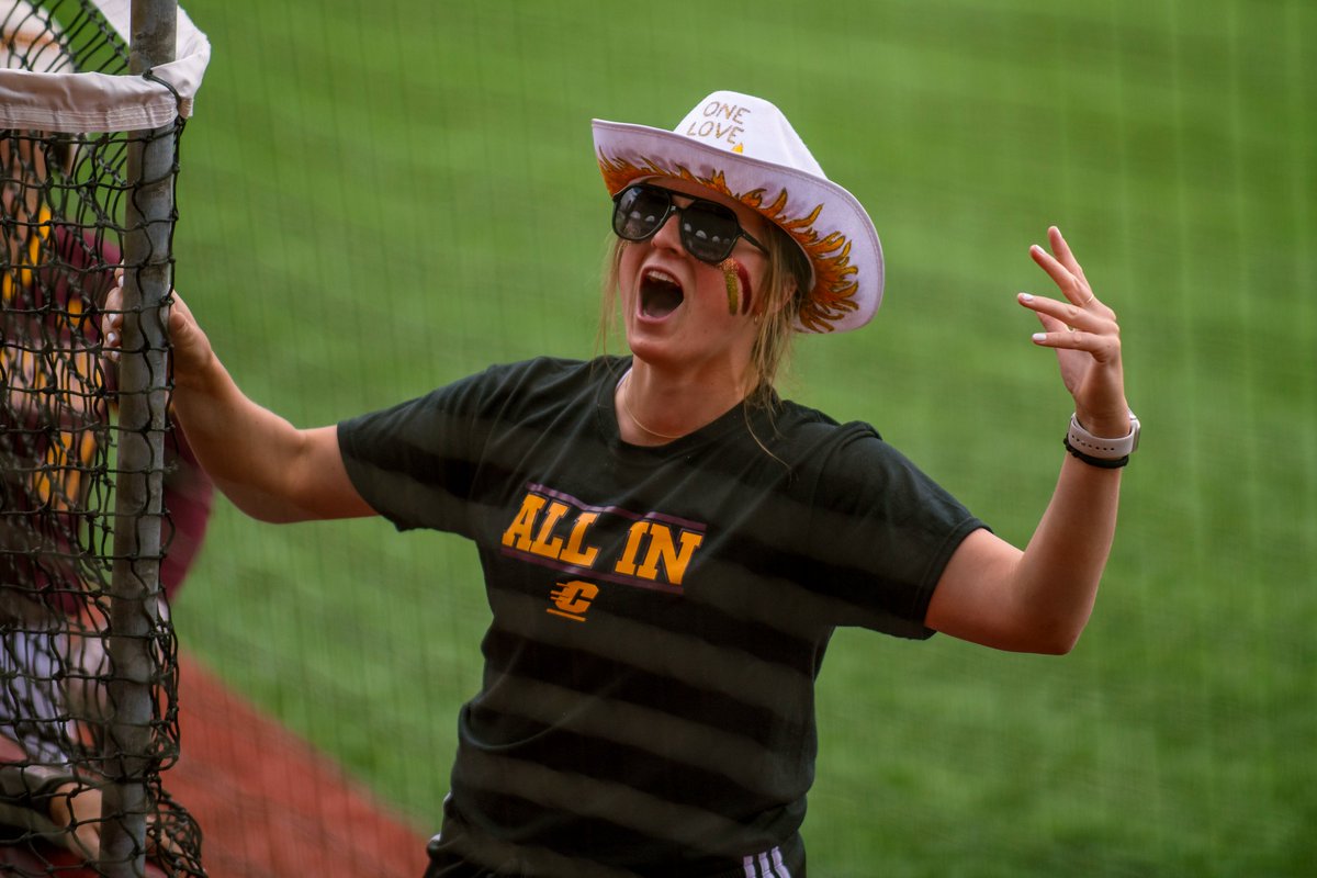 CMUSoftball's tweet image. So many smiles, so much love, so much passion. 

Chippewa Softball is special &amp;amp; will always be full of special people 🤟❤️‍🔥