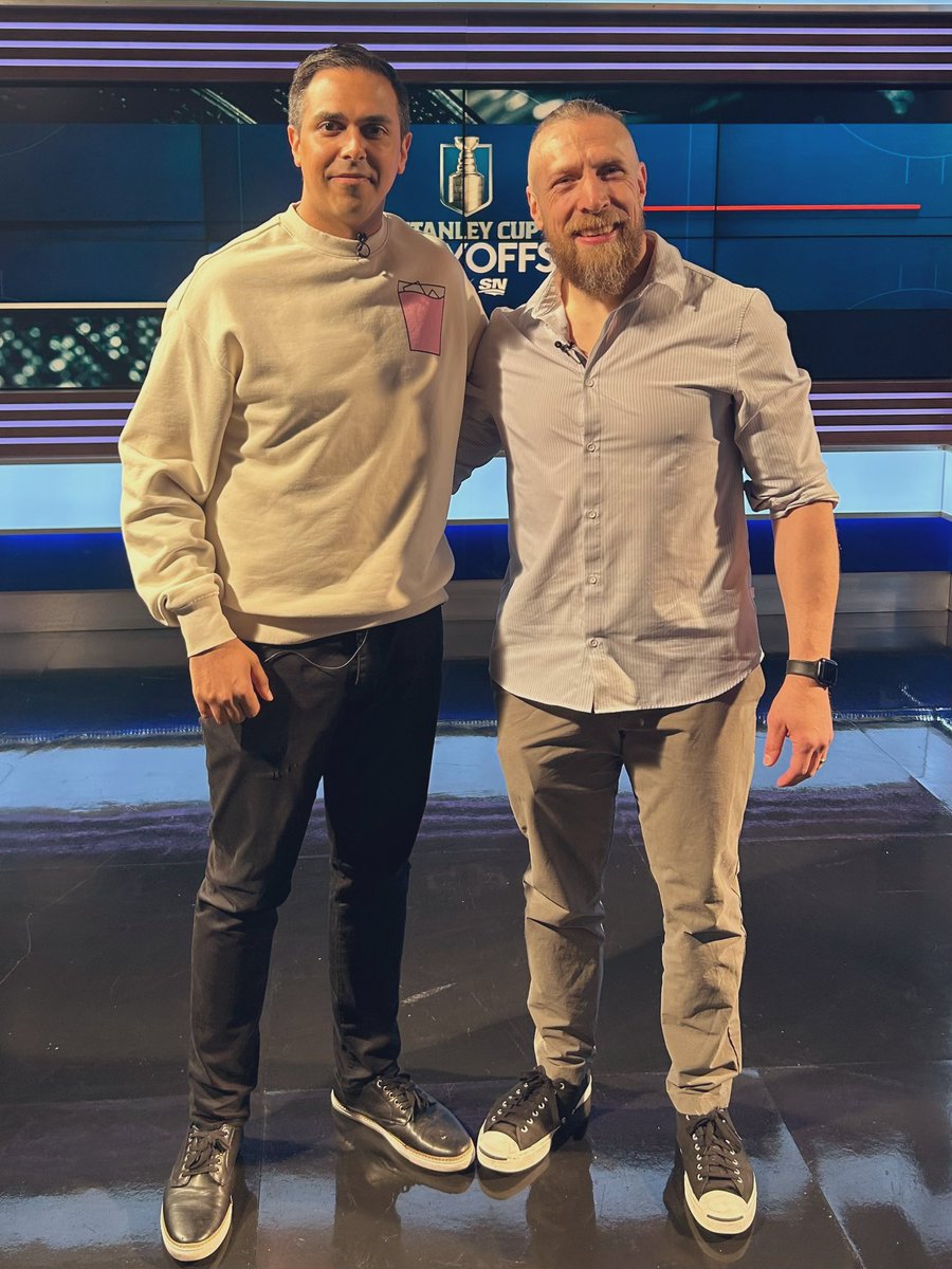 Started off the day chatting hockey 🏒 & wrestling 🤼‍♂️ with @AEW star @bryandanielson & ending off the day calling Game 2 of the @EdmontonOilers vs @Canucks series tonight at Rogers Arena. A decent work day!