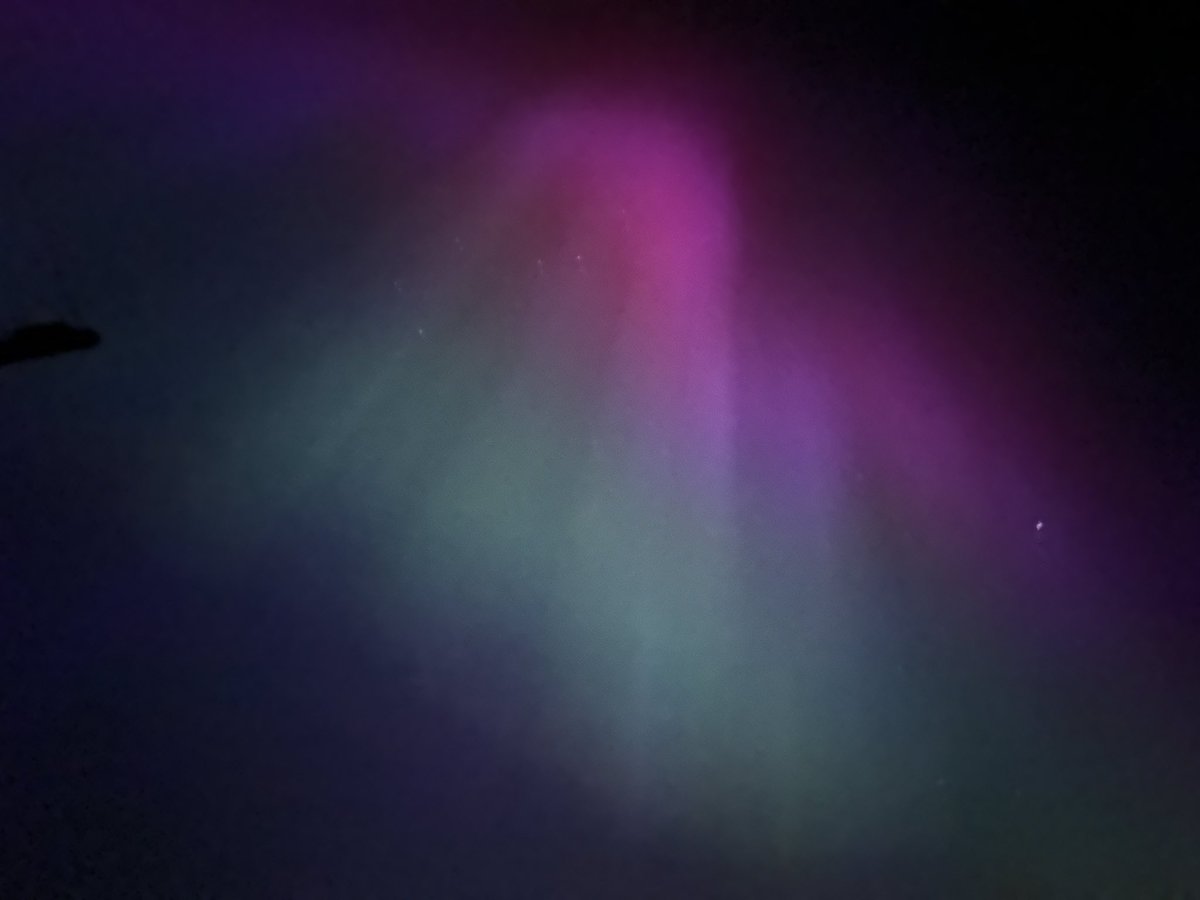 cheekicat's tweet photo. More #aurora #NorthernLights what a special evening https://t.co/KR8lPe73Nl