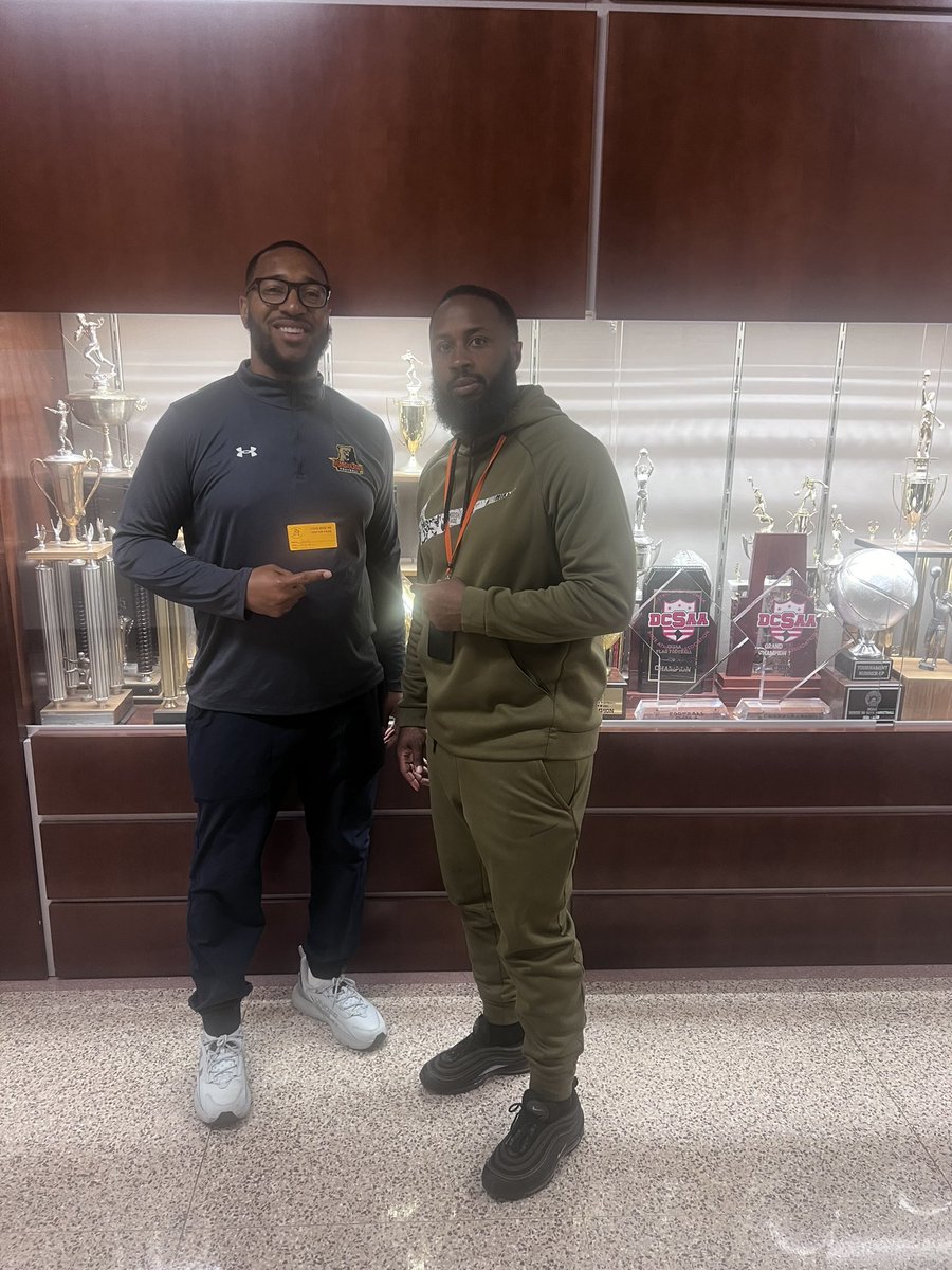 We appreciate Coach Antone’ Sewell of Morgan State University for stopping by to see what we are building at Coolidge! #championshipon6 #5thstreet #houseofchampions 🐎 @CoachSewell_MSU