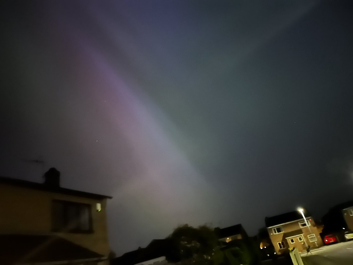osteozoo's tweet photo. Amazing I can see the northern lights over the East Midlands https://t.co/TZrxGokFUp
