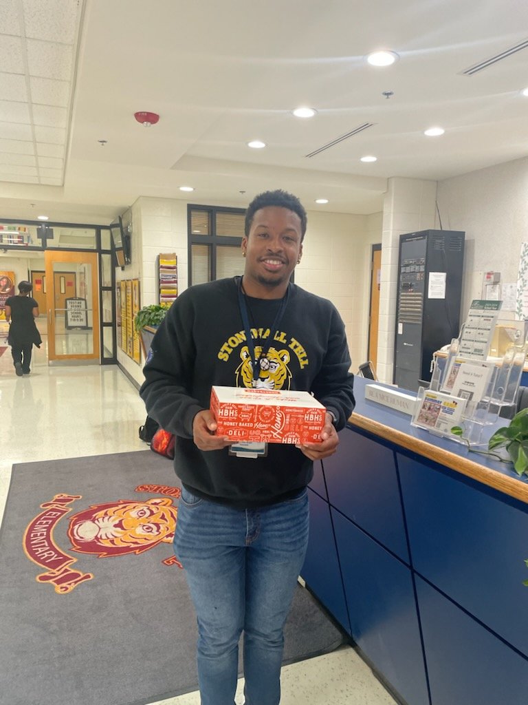 Shout out to @StonewallTell's PTA for showing some additional love to close out #TeachersAppreciationWeek. FAN-ATIC Friday was a hit. Thank you for your continued support!!! @NPorter17 @aplatimore