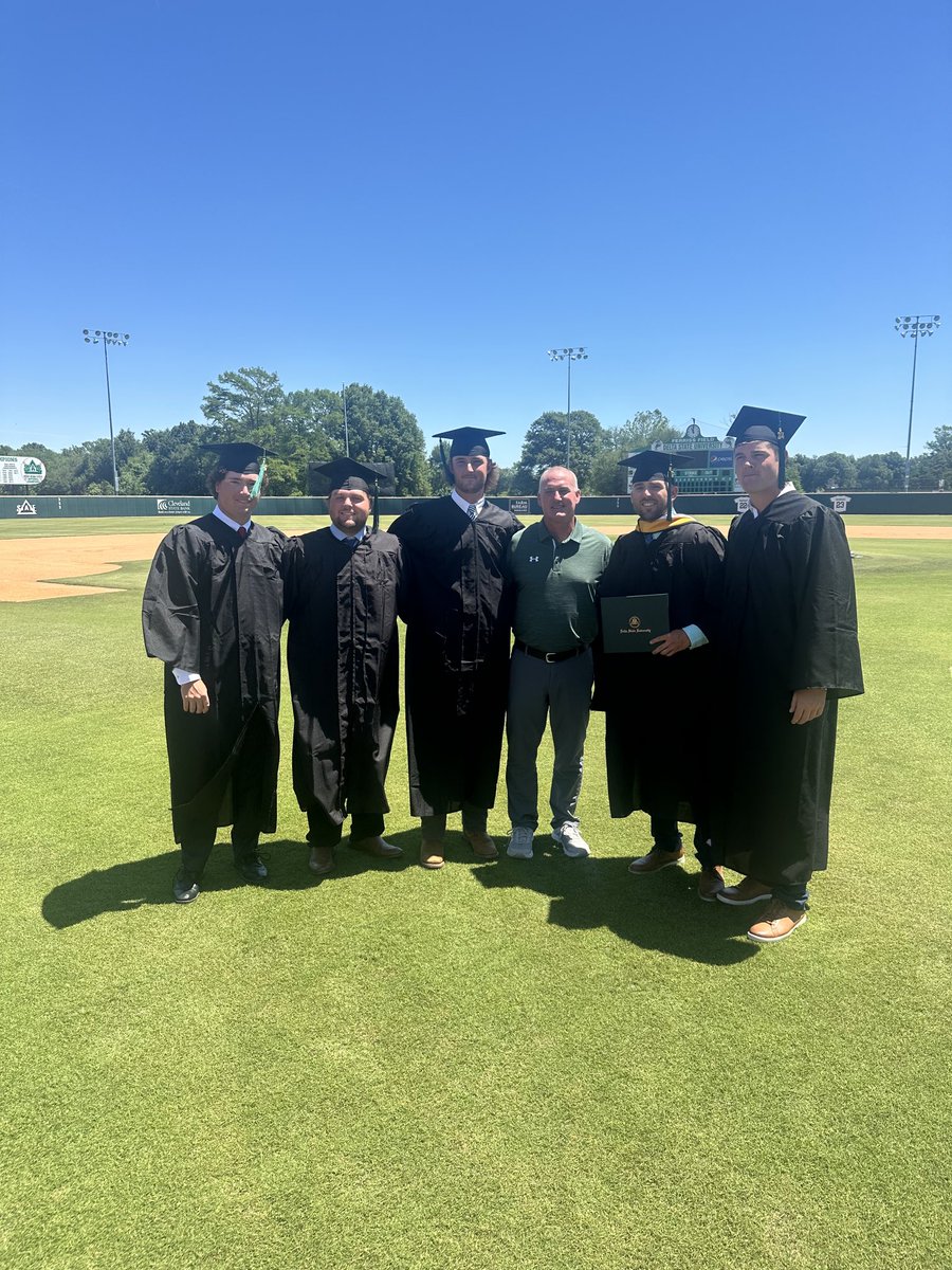 Proud of these guys who finished their degrees and graduated today..
#studentathlete