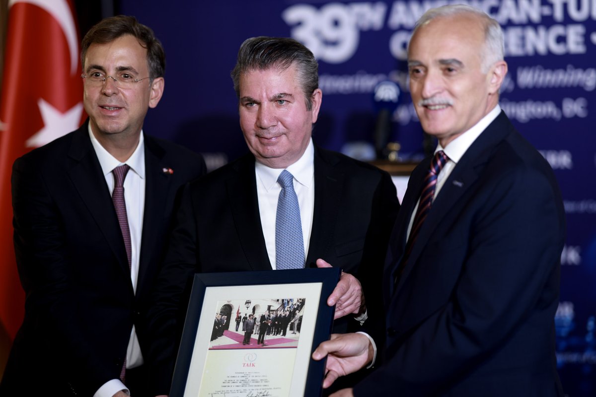 #ATC kapsamında panellerin ardından Vaşington'da ilk günü, <a href="/TC_VasingtonBE/">Türkiye in the USA</a>'de iş dünyası temsilcilerinin katılımı, <a href="/ticaret/">T.C. Ticaret Bakanlığı</a> Bakanımız <a href="/omerbolatTR/">Prof. Dr. Ömer Bolat</a>, <a href="/deikiletisim/">Dış Ekonomik İlişkiler Kurulu - DEİK</a> Başkanımız <a href="/NailOlpak/">Nail Olpak</a> ve  @USEmbassyTurkey Büyükelçisi <a href="/JeffFlake/">Jeff Flake</a>'in teşrifleriyle Büyükelçimiz Sedat Önal ev