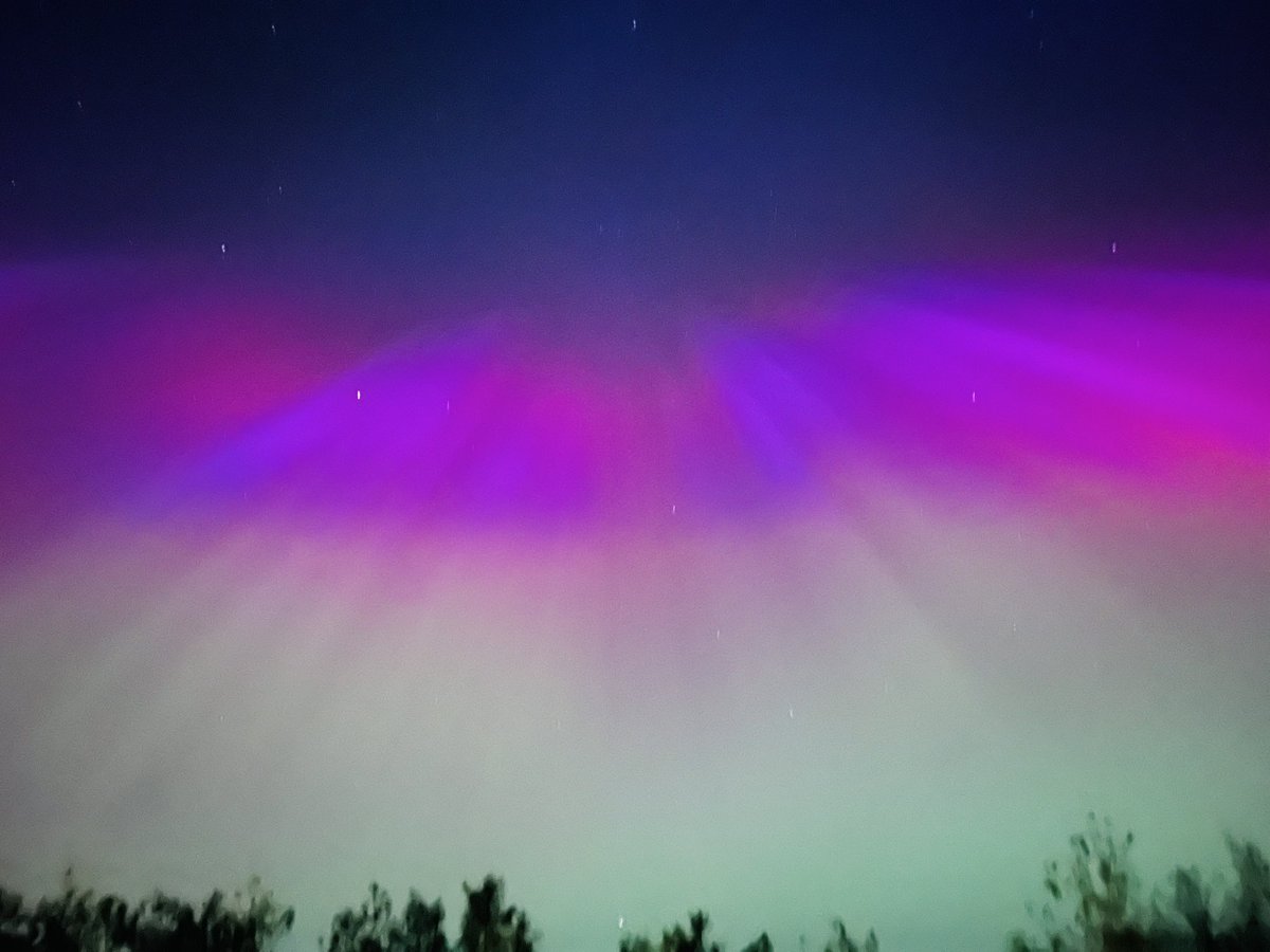 Aurora Borealis, Newport, Mayo, Ireland 10/05/2024 @wildatlanticway @GeorgieMacPorge @mayodarkskies @themayonews @MayoCoCo @DiscoverIreland #Auroraborealis #aurora #NorthernLights #Ireland #mayo #WildAtlanticWay 🇮🇪