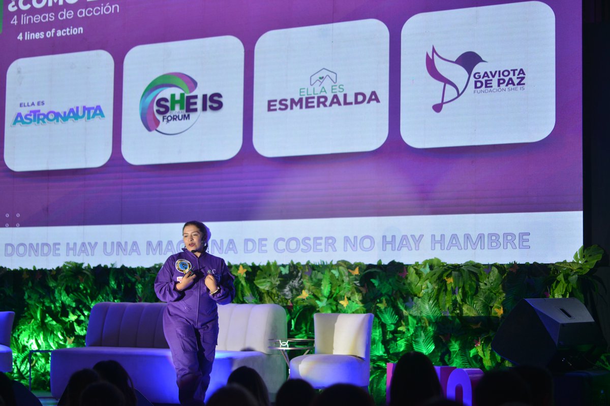 RELIANZCAT's tweet photo. #AEstaHora iniciamos la charla 'El ADN del astronauta' impartida por Nadia Sánchez, @SheisFoundation, quien nos contará del programa "Ella es astronauta", una iniciativa que no solo promueve la igualdad de género, sino que también inspira a futuras generaciones. #RelianzWIN2024 https://t.co/HuVau8RtBa