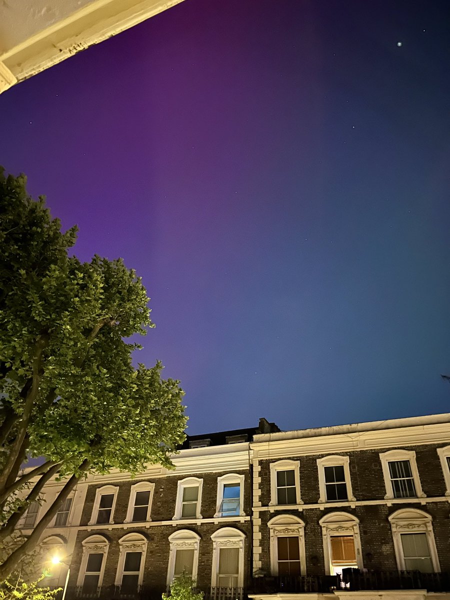 gdarpa92's tweet photo. Aurora Borealis spotted outside my flat in London! Such a breathtaking experience ❣️🤩 #aurora #london #Auroraborealis #SpecialEvents #nature #space #sky #solarstorm #uk https://t.co/FjqsSEWky8