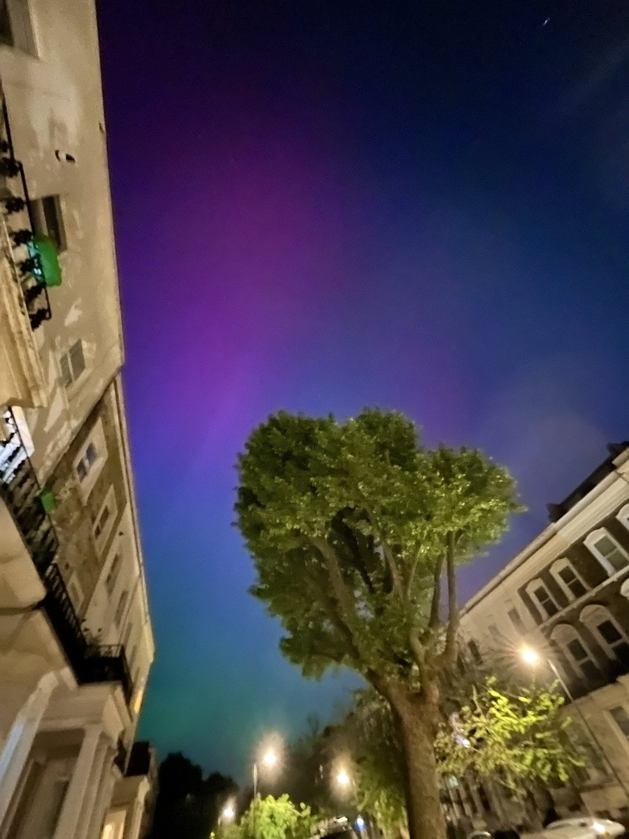 gdarpa92's tweet photo. Aurora Borealis spotted outside my flat in London! Such a breathtaking experience ❣️🤩 #aurora #london #Auroraborealis #SpecialEvents #nature #space #sky #solarstorm #uk https://t.co/FjqsSEWky8