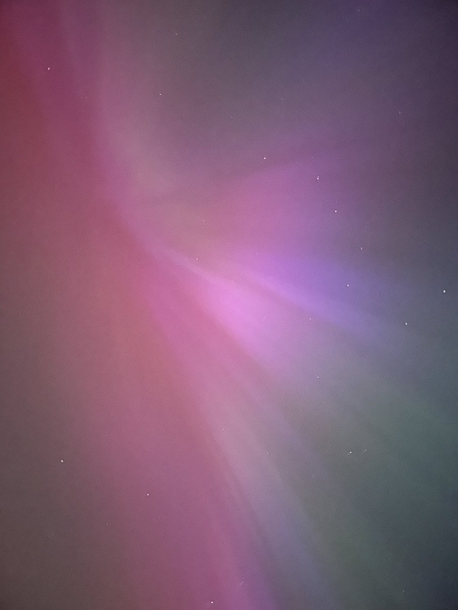 MrsAshurstMaths's tweet photo. Absolutely breathtaking tonight, I never thought I’d see them in Derbyshire. Just wow https://t.co/b2huwTmgBY