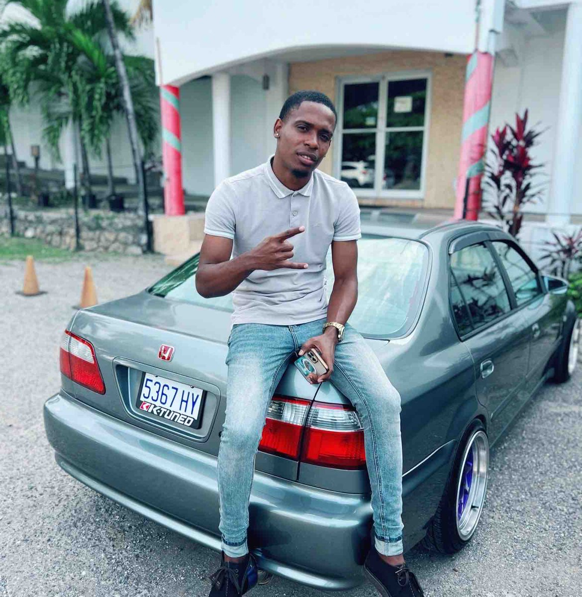 IRIE_FM's tweet photo. #DJCollision is rocking the IRIE FM airwaves right now with #TheWeekendBlitz

Tune in and add some of these songs to your playlist for the weekend! Come catch the vibe!

@djcollision https://t.co/dJP00ASQiu