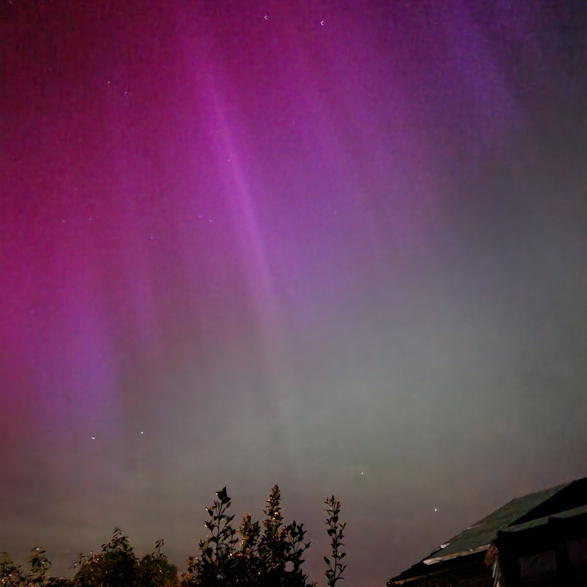ceric1507's tweet photo. Stunning tonight https://t.co/lAnbYbiYAW