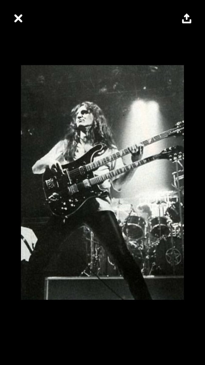 vivien2112's tweet image. Hey now baby
Well I like your smile 
Won’t you come and talk to me
For a little while?
Well you’re making me crazy
The way you roll them eyes
Won’t you come and sit with me?
I’ll tell you all my lies

Hey baby it’s a quarter to eight…

#RIPNeilPeart 
Good evening #RushFamily