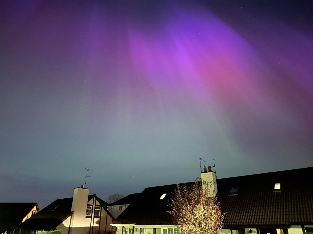 After an unusually sunny day in Derry, we’re treated to a rare display of the aurora borealis. Unbelievable! These pics are straight from my iPhone. Despite the city’s light pollution, it’s still visible. #aurora #NorthernLights #derry