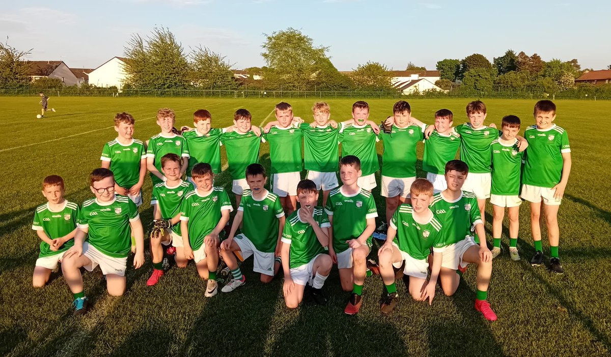 Cargin_Gac's tweet photo. Well done to our U12 boys who played some great football against St Comgalls tonight! Many thanks to @comgallsgaa for hosting... #sunglassesneeded 😎 https://t.co/KIimVU0tMm