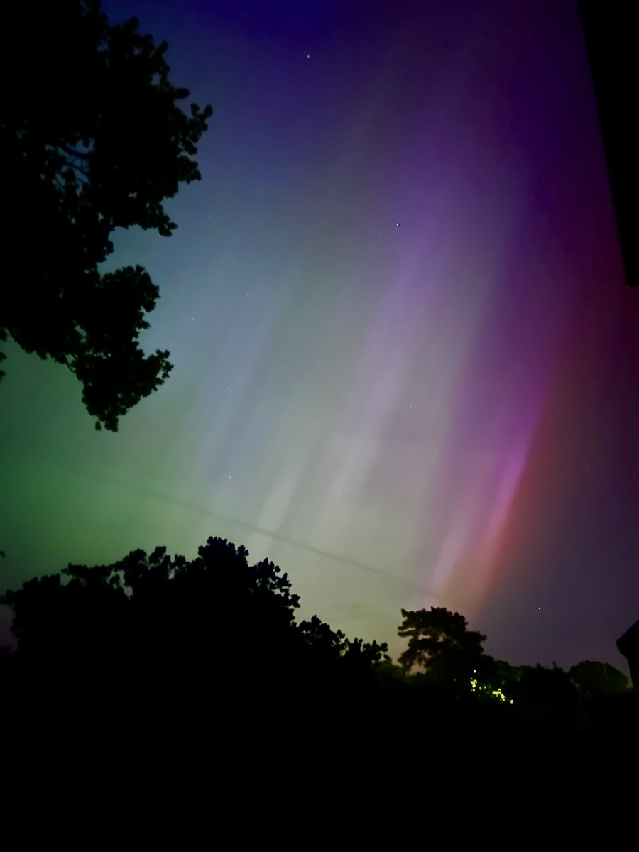 JakeusLM's tweet image. Dream come true seeing the #AuroraBorealis with my own eyes. 

Wish my eye sight was as good as my camera though!