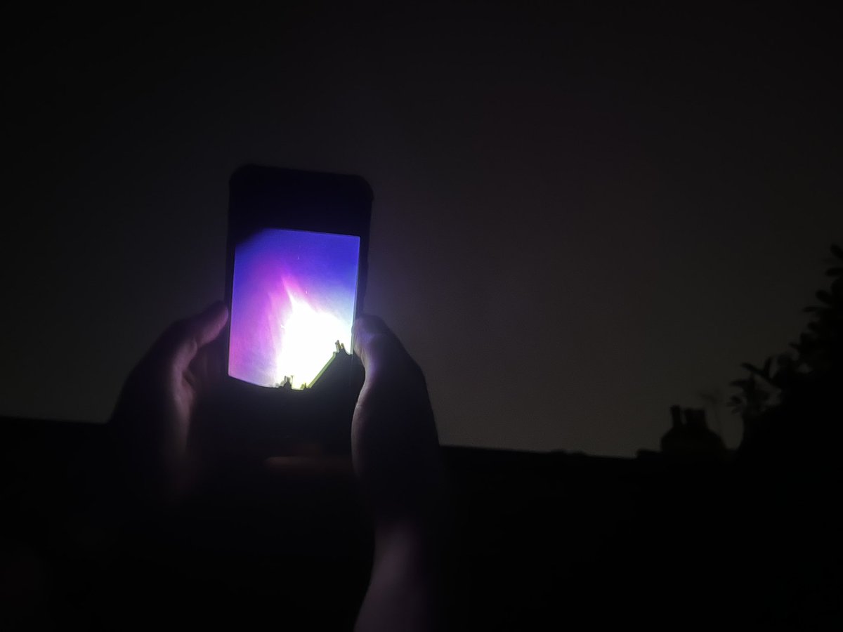 ElinDonnelly's tweet photo. Everyone in UK on insta stories rn #aurora https://t.co/iRzfxMfK3K