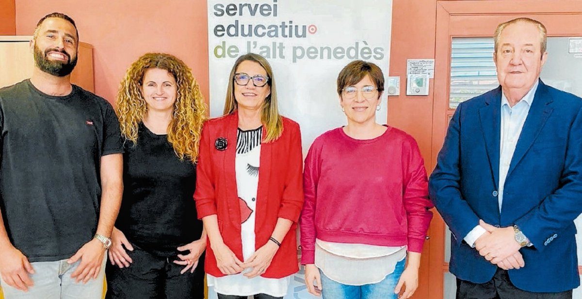 RiRAssessors's tweet photo. @RiRAssessors Miquel J. Rius i Sara Rius es van reunir amb la directora del Centre de Recursos Pedagògics de la Vegueria Penedès, Pilar Mata i amb els tècnics Javier Miranda i Silvia Bujons https://t.co/2CMK1Wrq5E