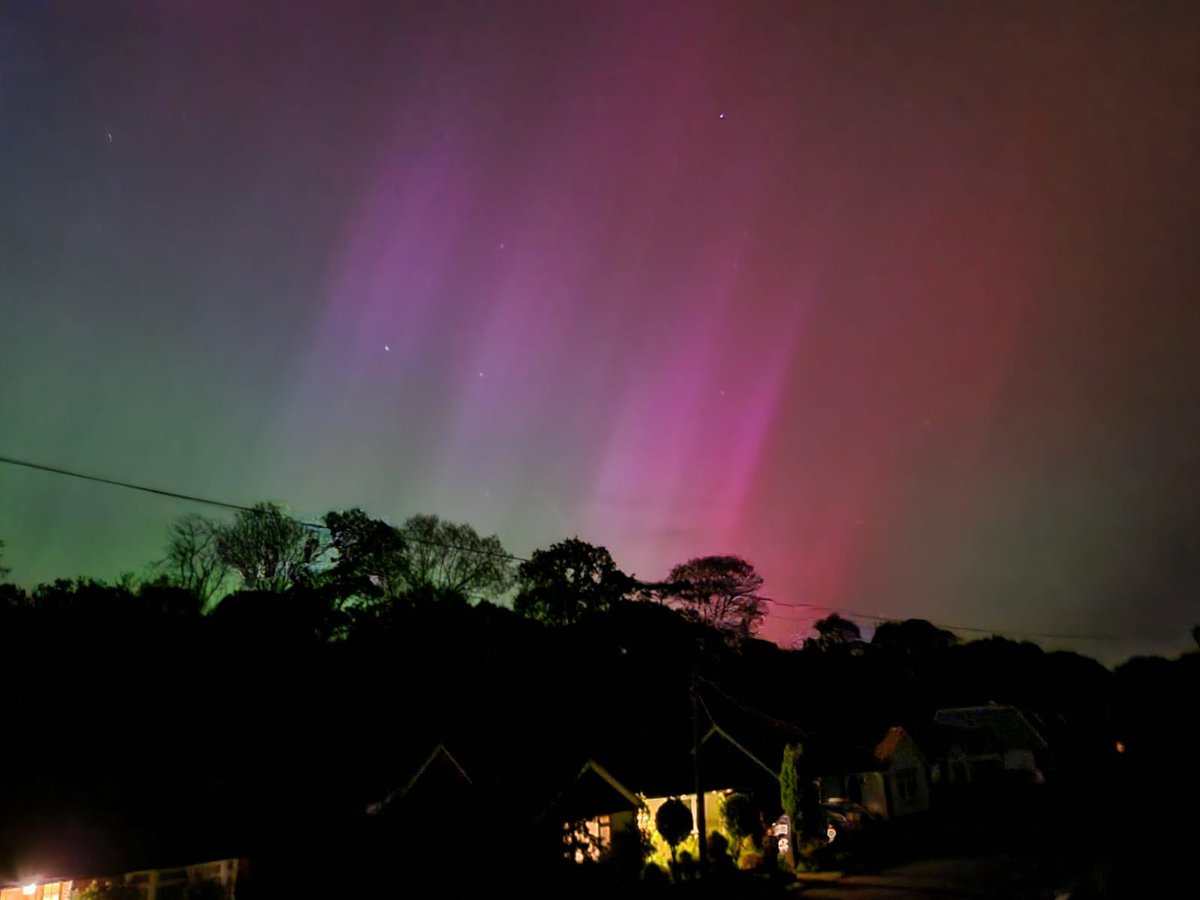 annabelweston's tweet photo. @Schafernaker Horsham in W Sussex 🥰 #aurora https://t.co/4QsB4BiNzt