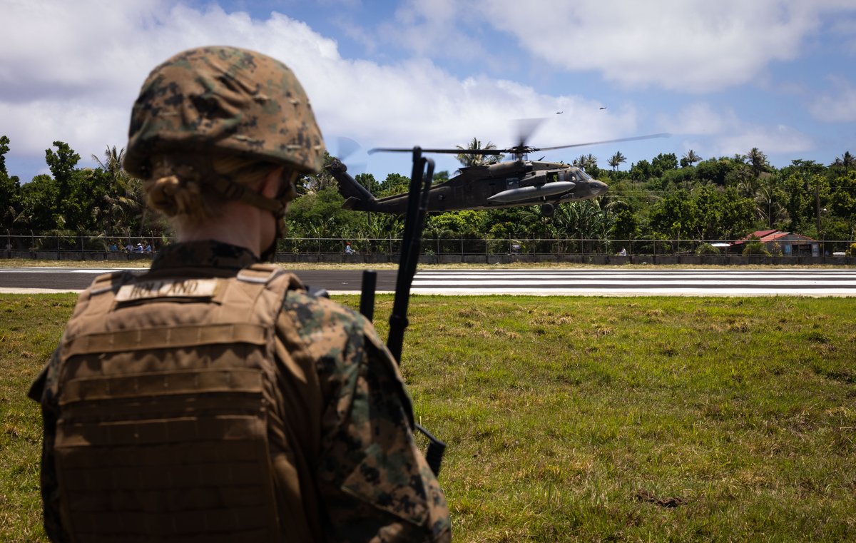 1stMAW_Marines's tweet photo. #Marines with MWSS-174 refuel a U.S. Army UH-60 Black Hawk helicopter at a FARP alongside Philippine Marines and U.S. Army soldiers during Balikatan 24 in Basco, Batanes Province, Philippines.

Photos by Sgt. Jennifer Andrade https://t.co/QSV6i00Nkx