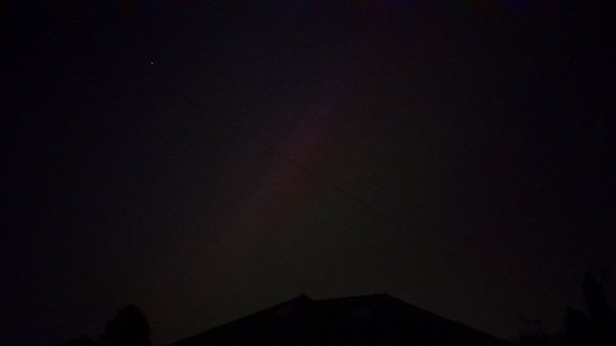 My crappy smartphone does it no justice but trust me, up on this hill, the #aurora is spectacular. Never seen anything like it. I feel quite spiritual. I think I better have an ice cream.
