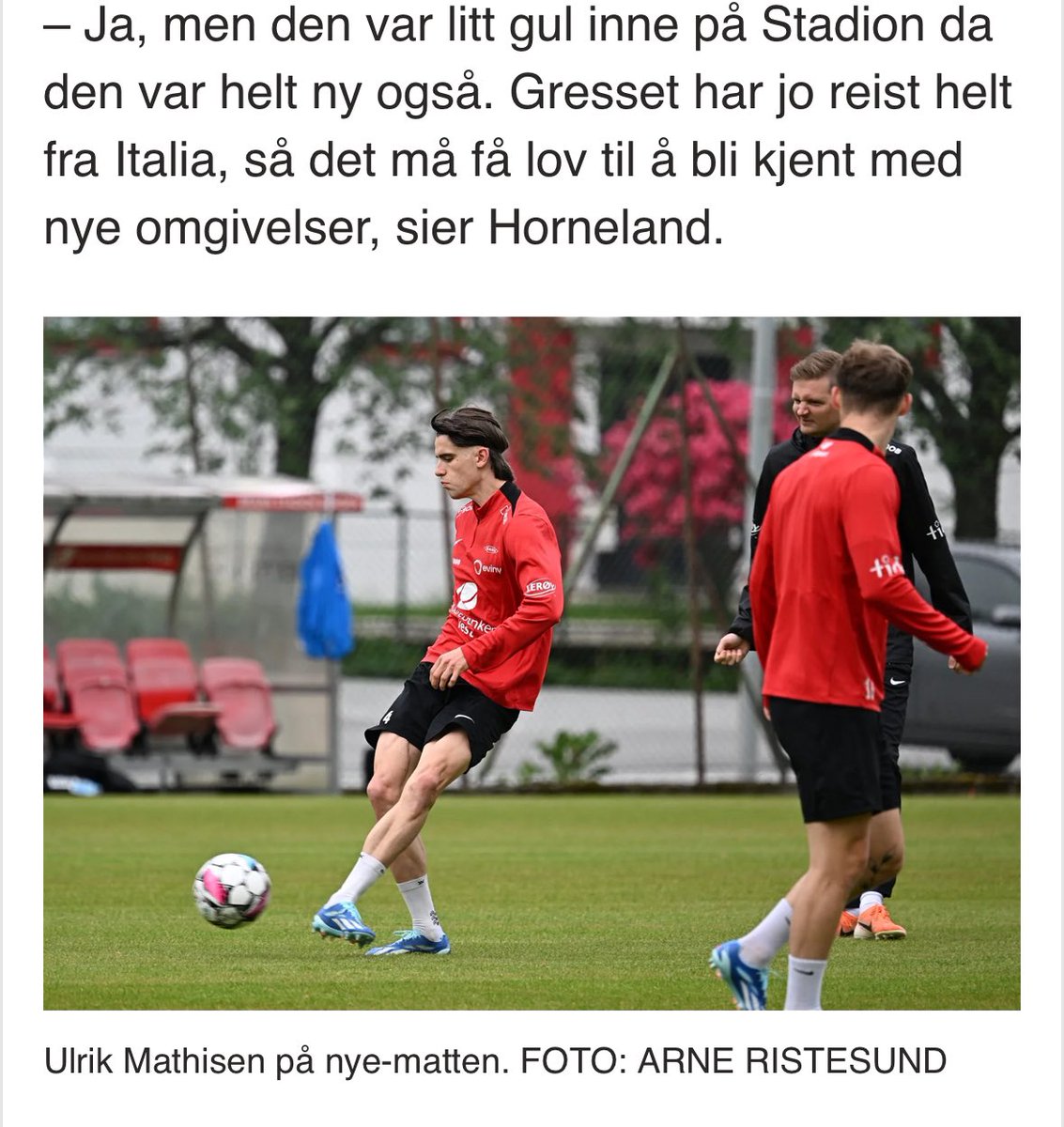 Skål for alle de nye, italienske gressbanene på Nymark! Og en evig hyllest til alle supportere som fikk stanset kunstgresset for tre år siden. Her øver antagelig Ulriken på å få straffe på søndag. 
ba.no/5-8-2616029?p=…