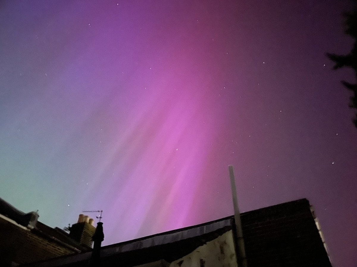 Wow! Took these on my iPhone night exposure from my garden in #Portsmouth of the #NorthernLights #SkyAtNight a few minutes ago between 23:38 - 23:45…..😮😀 #Auroraborealis #AuroraBorealis