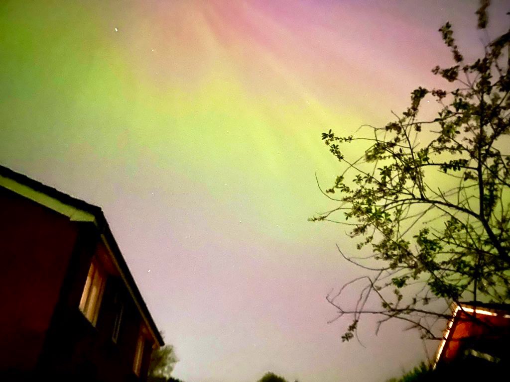 ‘Mesmerised by the breathtaking beauty of #nature! Watching the vibrant hues of the Northern Lights from my very own back garden is a dream come true’ #Alhamdulillah #NorthernLights #Auroraborealis #Lancashire #Aurora