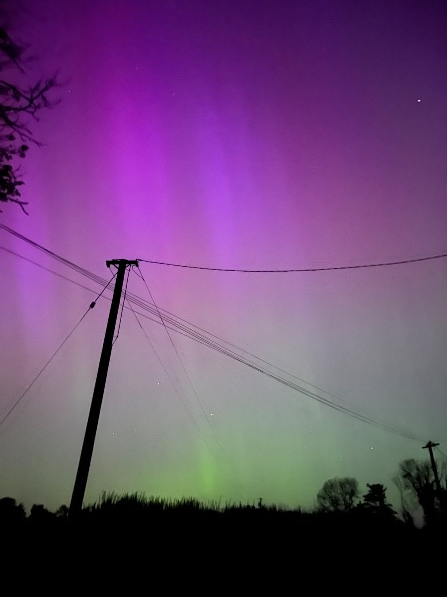 Lurid, tacky stuff from Mother Nature here in Kilkenny. #NorthernLights