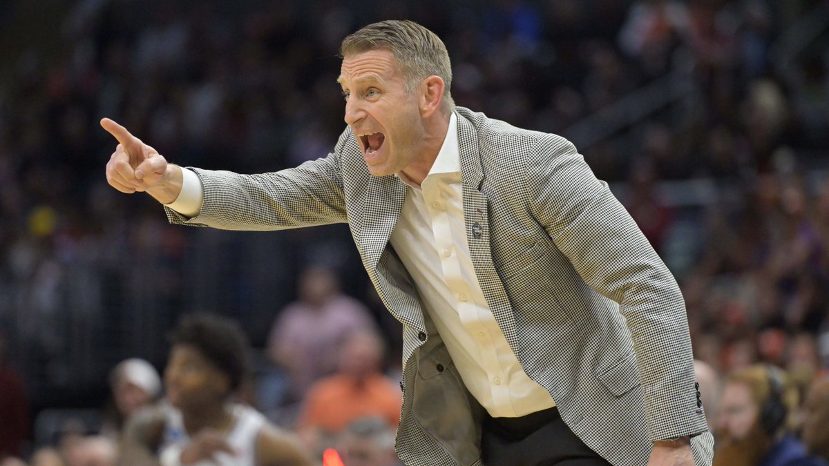 Nate Oats' rise to the top of college basketball is remarkable. • 2000-2002 Assistant at D3 Wisconsin-Whitewater • 2002-2013 HC and math teacher at Romulus HS • 2013-2015 Buffalo assistant • 2015-2019 Buffalo HC • 2019-Today Alabama HC One of the best in the game.