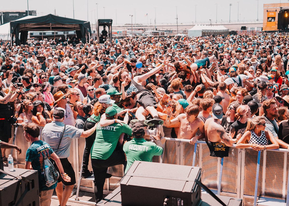 𝐃𝐀𝐘 𝐎𝐍𝐄 @RockvilleFest 🏁🛣️🏆 to be the very first band on stage and have this type of crowd was an absolute blessing!! We're all so grateful for this opportunity!