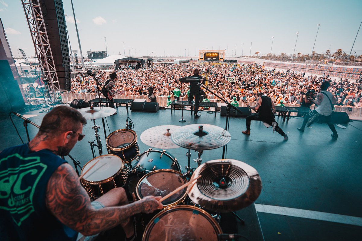 untiliwake's tweet photo. 𝐃𝐀𝐘 𝐎𝐍𝐄 @RockvilleFest 🏁🛣️🏆 to be the very first band on stage and have this type of crowd was an absolute blessing!!

We're all so grateful for this opportunity! https://t.co/h4who0UMfZ