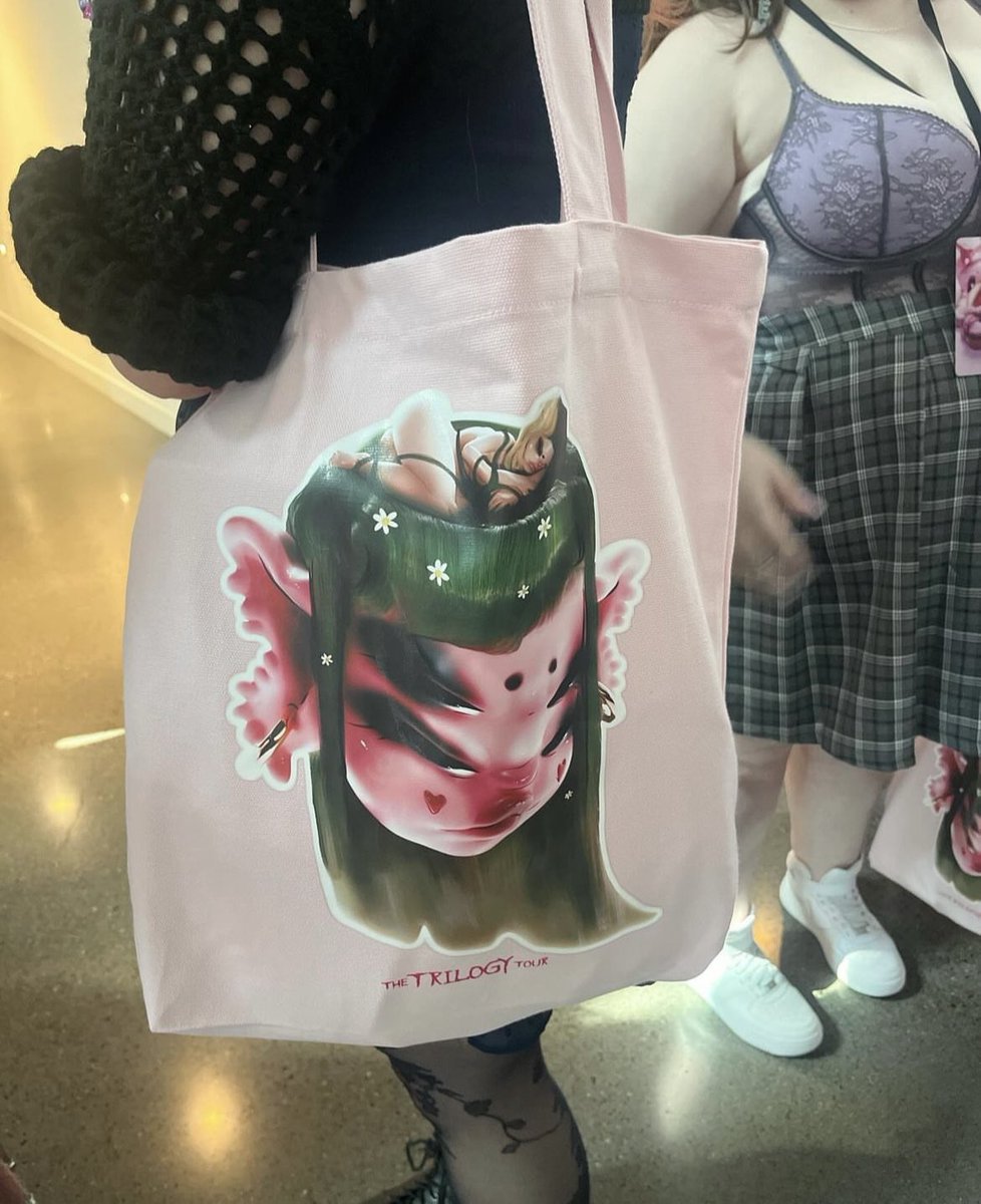 First look at the VIP tote bag!🌷