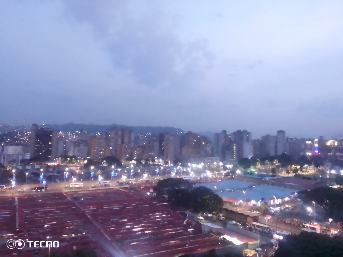 4) La noche cerca a Caracas