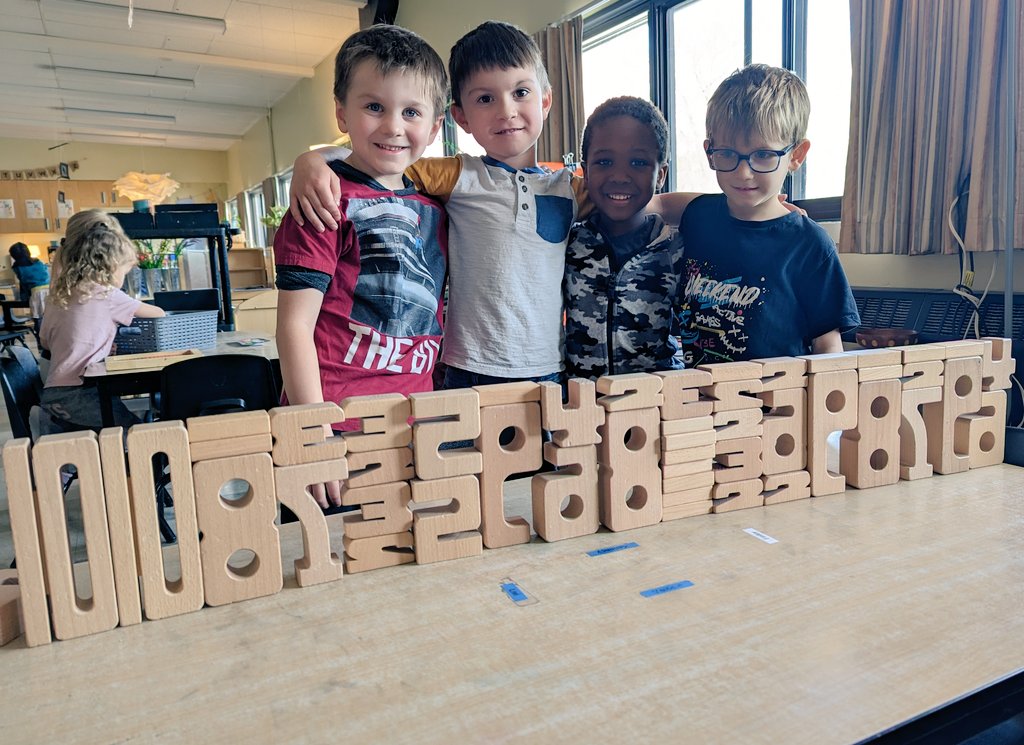 Just a bunch of friends building friends of 10 with our #sumblox from <a href="/dsbn/">District School Board of Niagara</a> media net. <a href="/OakwoodPublic/">Oakwood Public School</a> 🦅