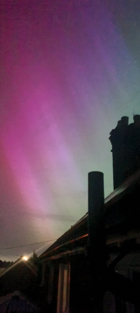 RogD's tweet photo. @aurorawatchuk Tring Herts. https://t.co/W1z1RrqxtO