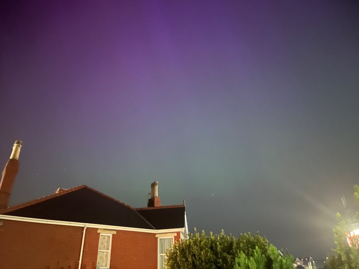 Are these northern lights - or is my phone playing a trick on me?! #aurora #southwales