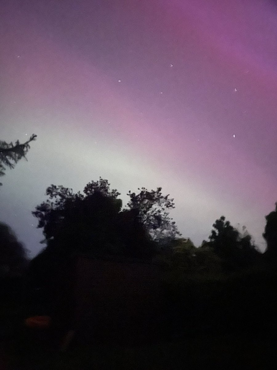 raeh_griffiths's tweet photo. Very unexpected 🥹🥰 #aurora https://t.co/lUvA0avie8