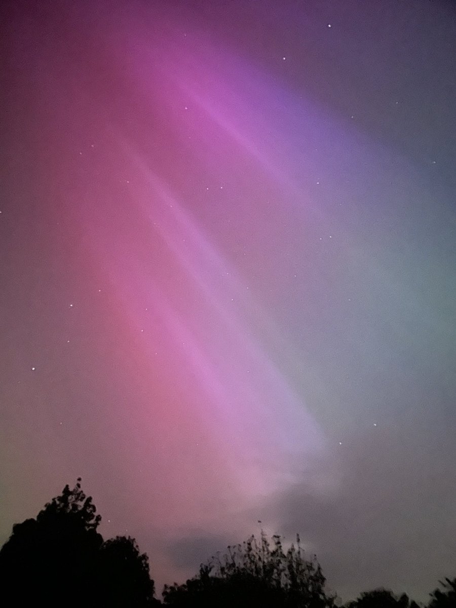 raeh_griffiths's tweet photo. Very unexpected 🥹🥰 #aurora https://t.co/lUvA0avie8