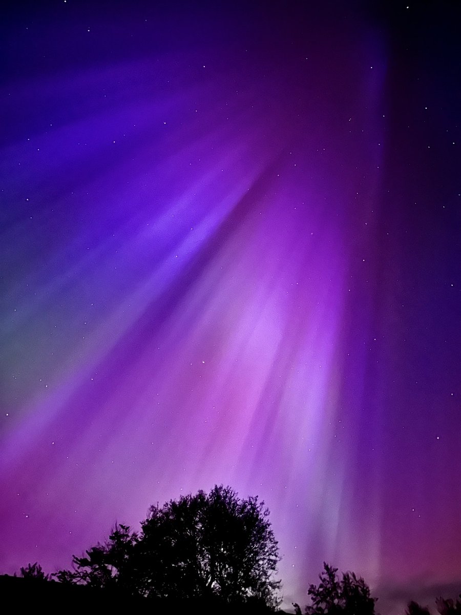 Go outside and look up! The auroras are crazy tonight!
