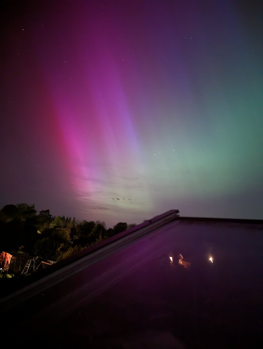 I've never seen the #Auroraborealis before, Incredible to see this in Hampshire!