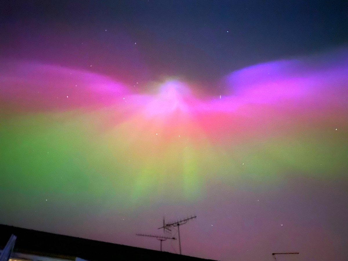 An eagle of the Northern Lights from North Derbyshire, UK 😍 #northernlights