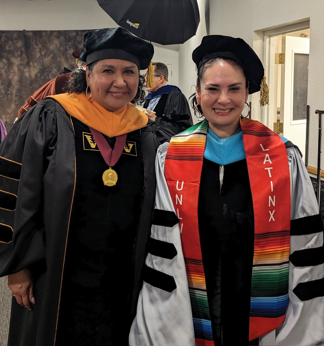 With the fabulous Regent @ExtraAdmin-had to get a pic with her awesome stole! #unlvlatinx @unlv @UNLVnursing