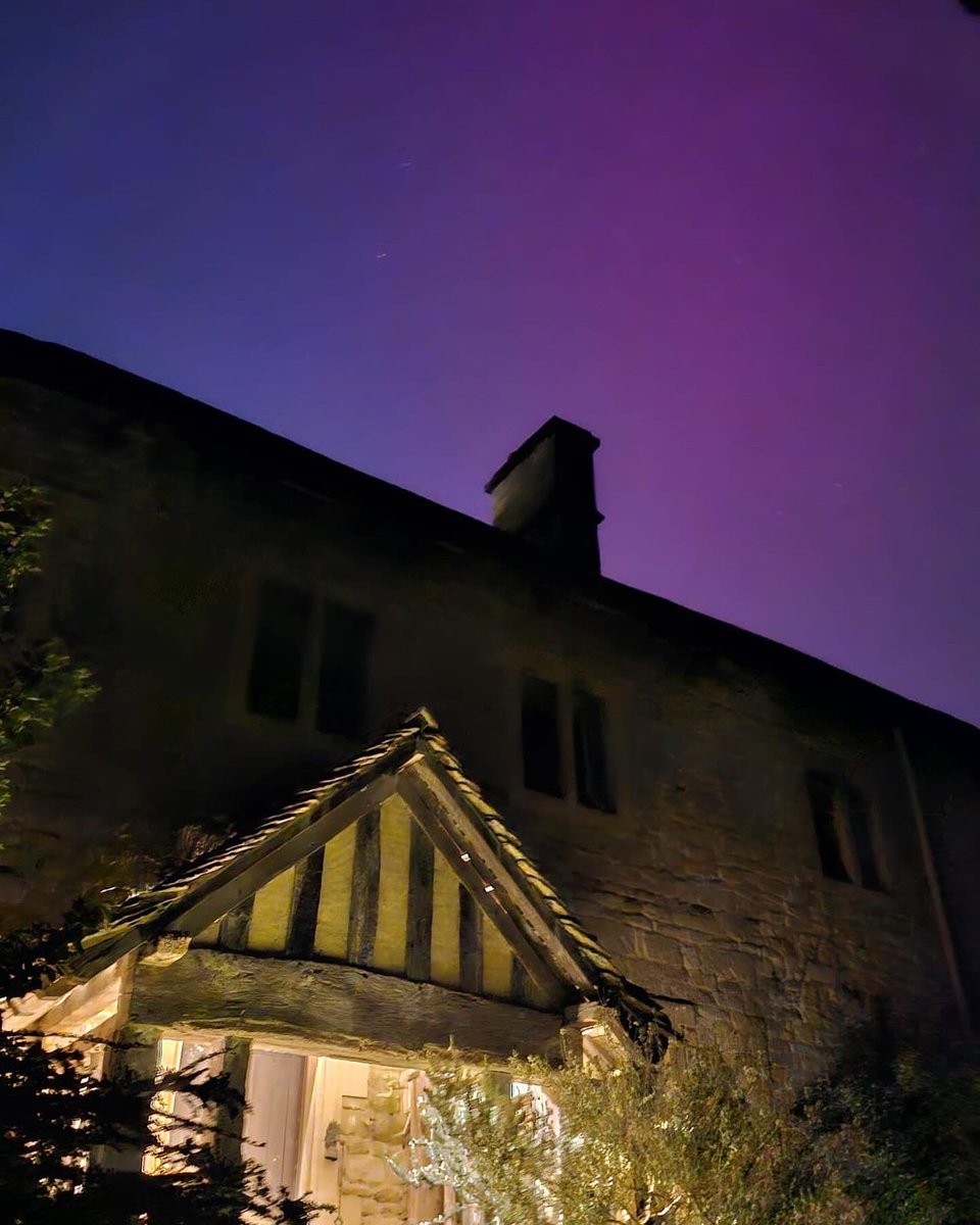 #NorthernLights over Iford - we have never seen them before here and even with the naked eye can see the colour and streaks (the camera picks up so much more!). #ifordmanor