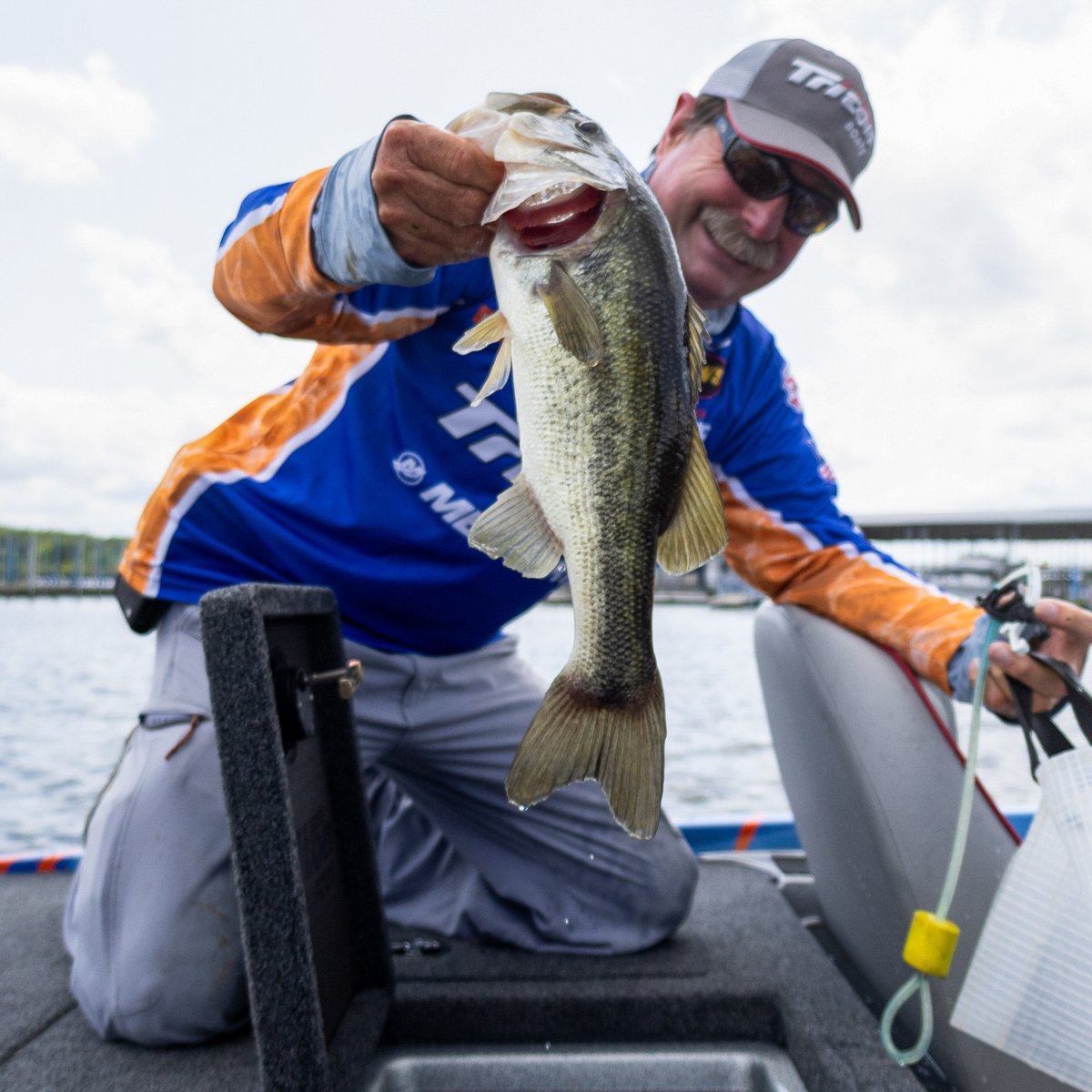 Showing 'em off at Lake Eufaula 👏👏👏 @TackleWarehouse Stop 4 Presented by E3 Sport Apparel was lights out on Day 1. Tune in tomorrow morning bright and early for all the live coverage at MajorLeagueFishing.com and on the MLF app. majorleaguefishing.com/invitationals/… #eufaulachamber