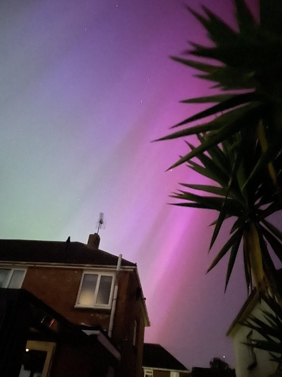 GlenDoc's tweet photo. Amazing Northern Lights in North Kent tonight! https://t.co/l21woFDVJp