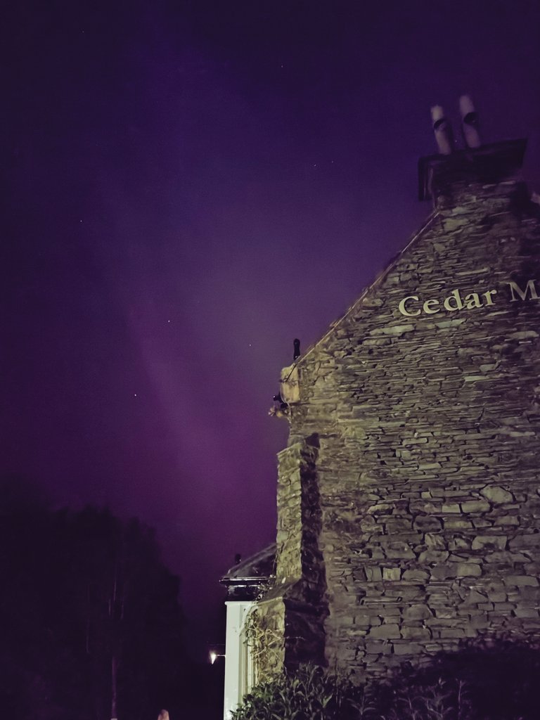 Cedar Manor (@cedarmanorhotel) on Twitter photo Northern Lights clearly visible here in Windermere. Taken with android phone <a href="/BBC_Cumbria/">BBC Cumbria</a> <a href="/bbcweather/">BBC Weather</a> <a href="/itvweather/">ITV Weather</a> Northern Lights clearly visible here in Windermere. Taken with android phone <a href="/BBC_Cumbria/">BBC Cumbria</a> <a href="/bbcweather/">BBC Weather</a> <a href="/itvweather/">ITV Weather</a>