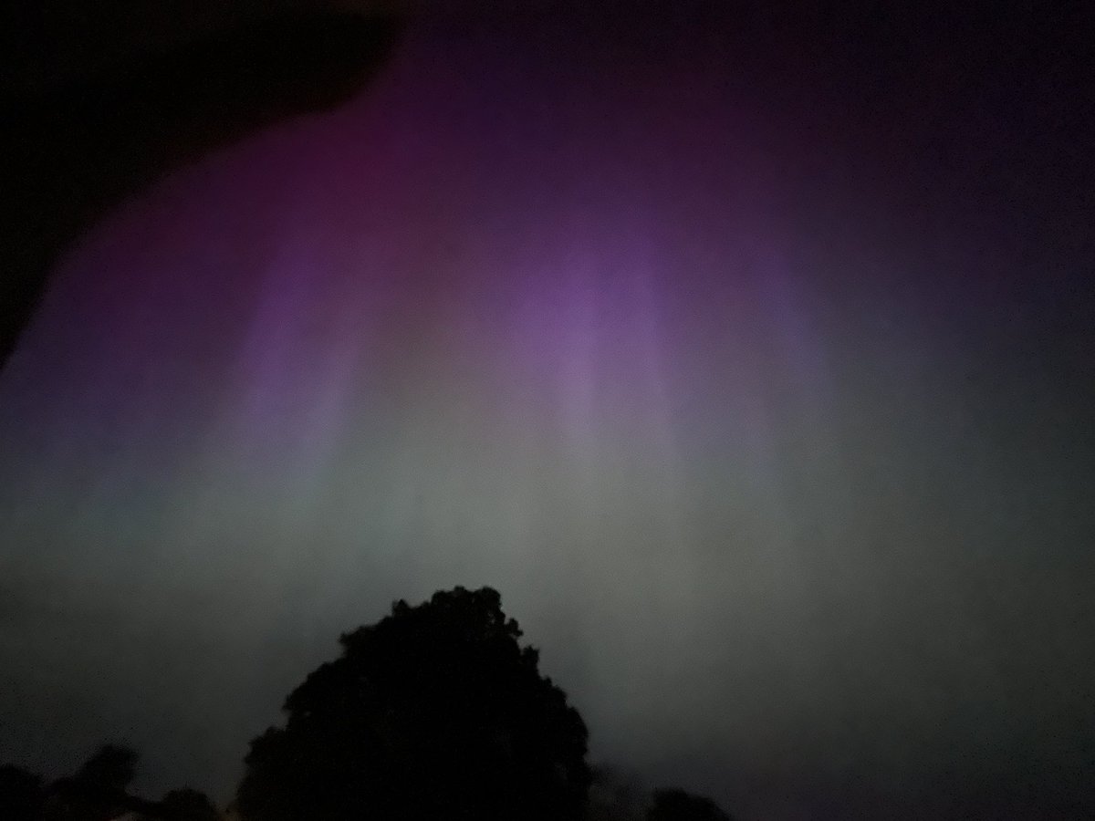 s0lly's tweet photo. #aurora https://t.co/kd60B5yh87