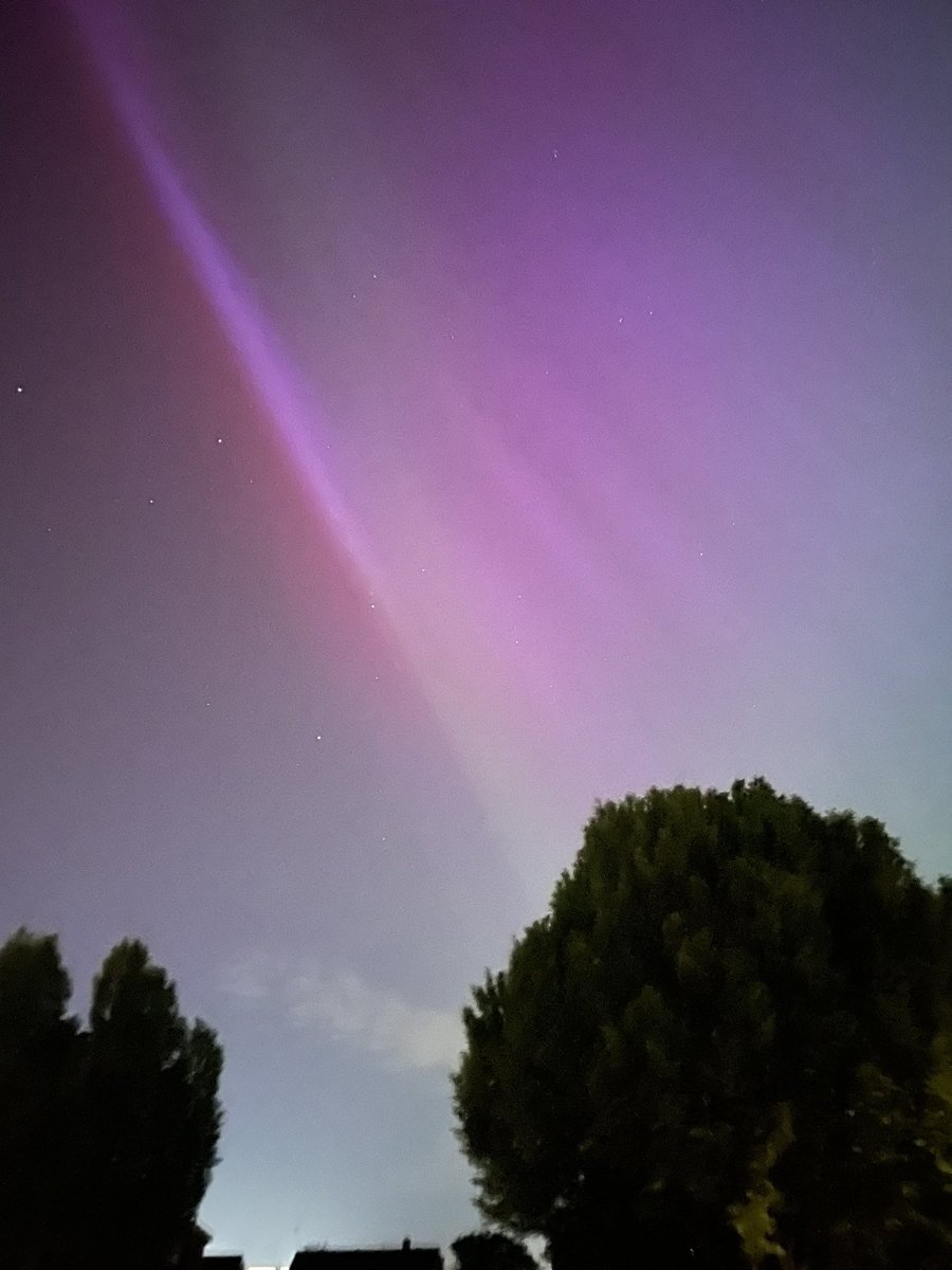 Well I’ve never seen this before in Kettering! #Auroraborealis