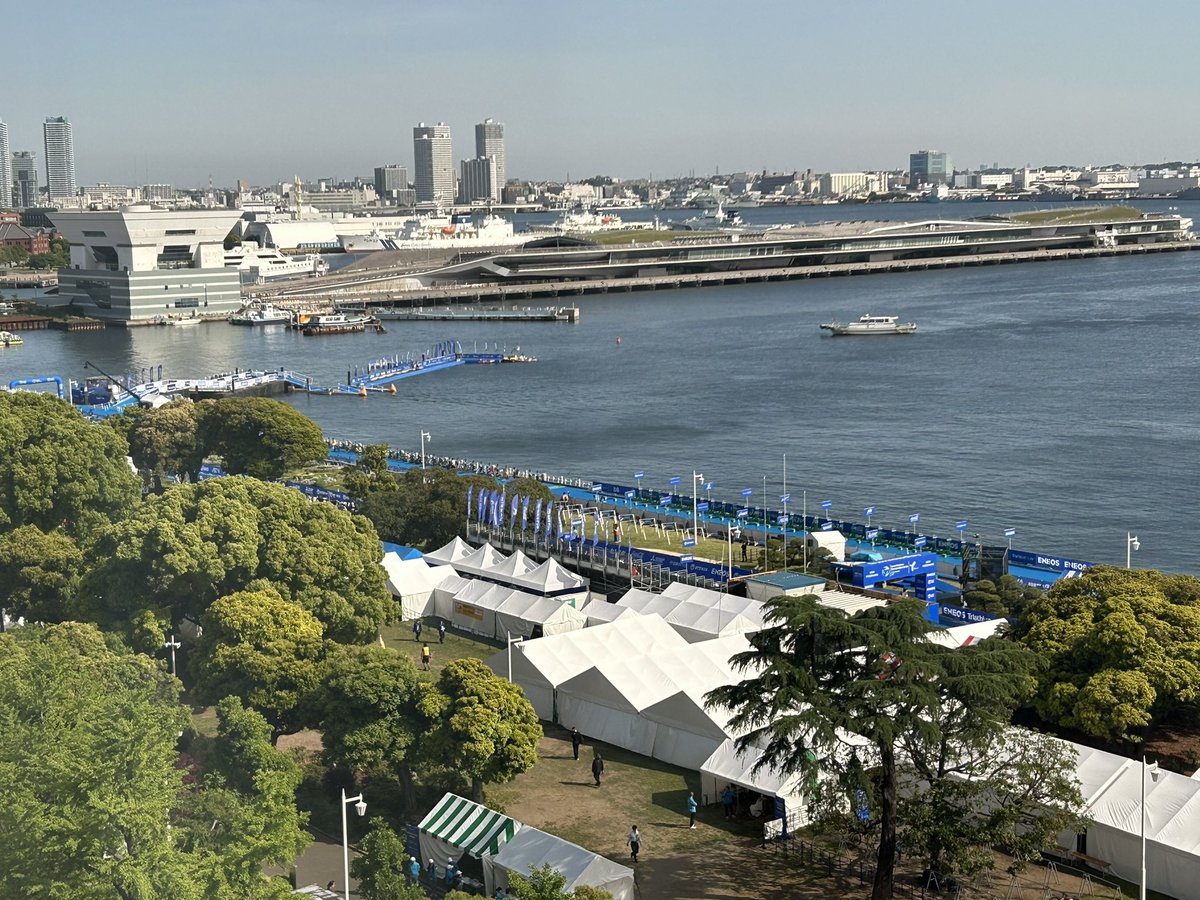 横浜でトライアスロンが開催される💨

パリ五輪へ向けての大一番‼️

天気もいいけど、暑さとも戦わなくてはならないかも💦

現在パラ選手の競技中
エリート女子10:15スタート
エリート男子13:00スタート

世界から選手が集まるのぞー楽しみ🏃‍♀️🏃‍♀️🏃‍♀️
#横浜トライアスロン
#waaw 
#投げ銭 
#スポーツ支援